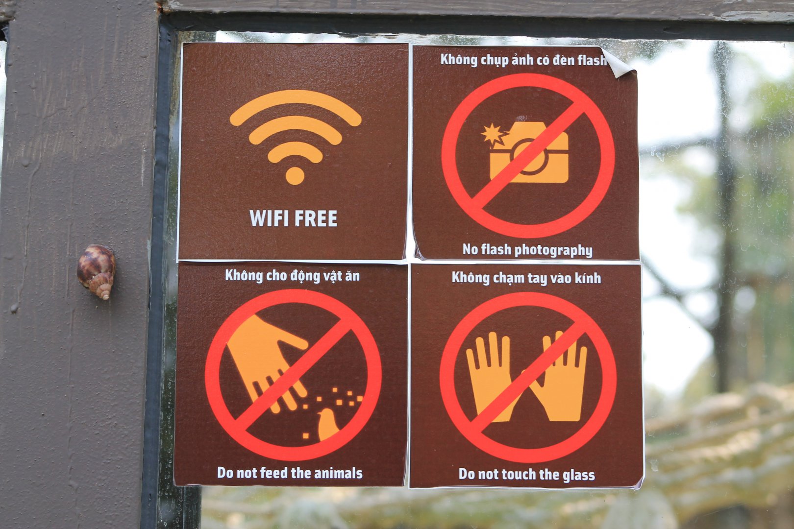 Vinpearl Safari - signage