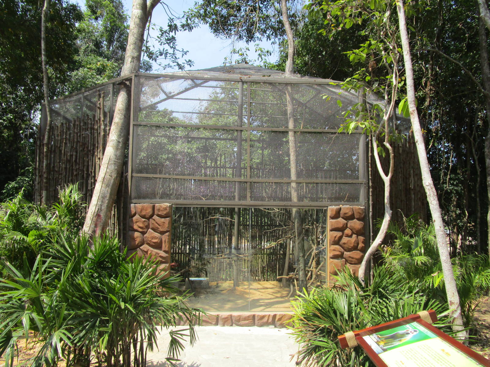 Vinpearl Safari - Squirrel Monkey Enclosure