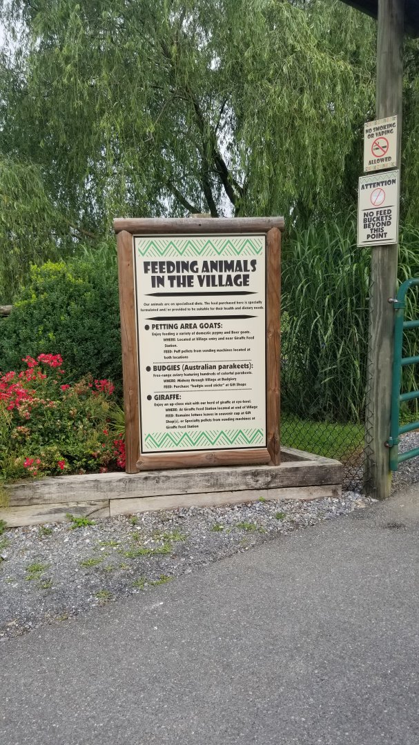 Virginia Safari Park - Sign at walking area entrance