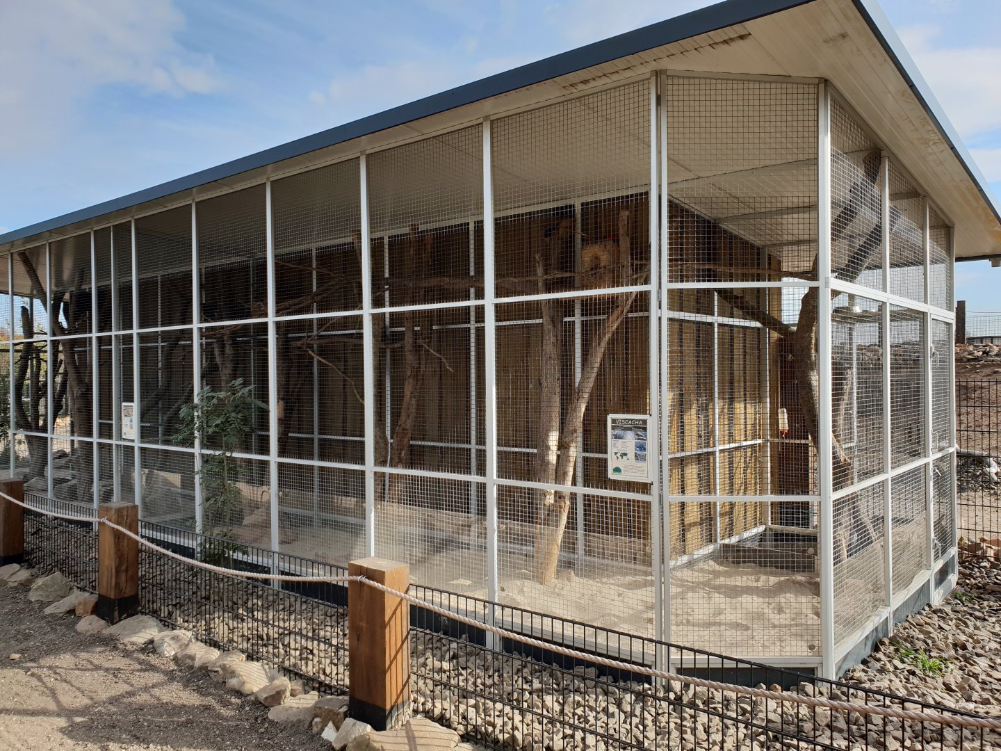 Viscacha - Squirrel enclosure