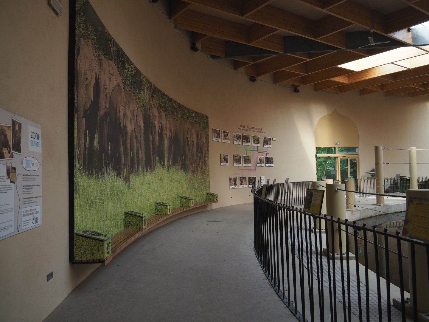 Visitor area in the elephant house, 2021-07-20