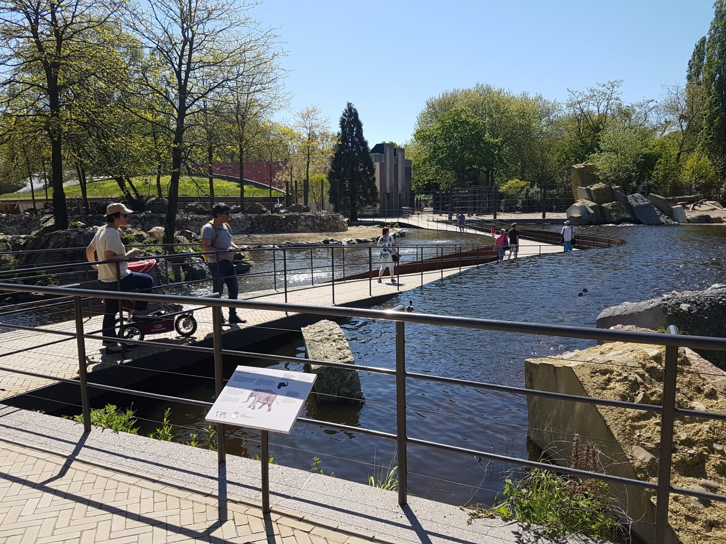 Visitors-way between Elephant-enclosure and African plain