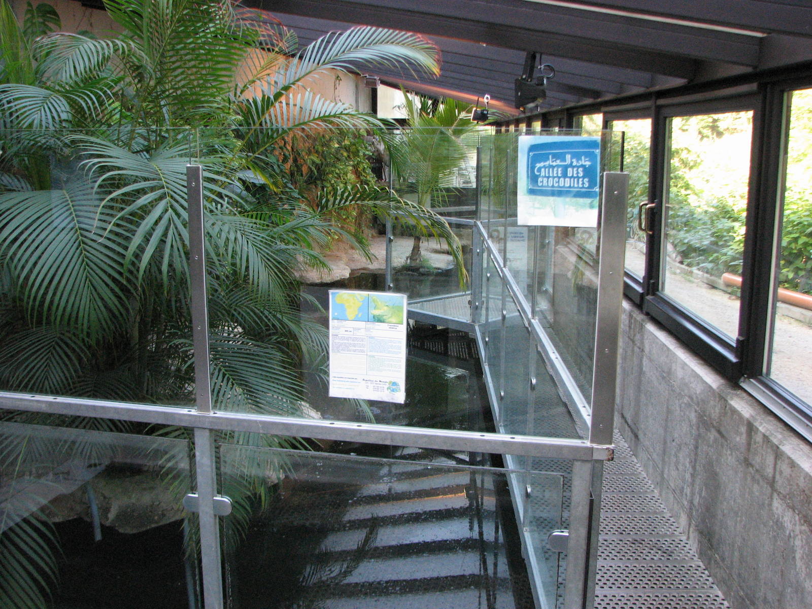 Vivarium de Lausanne 2006 - Indoor Crocodile exhibit