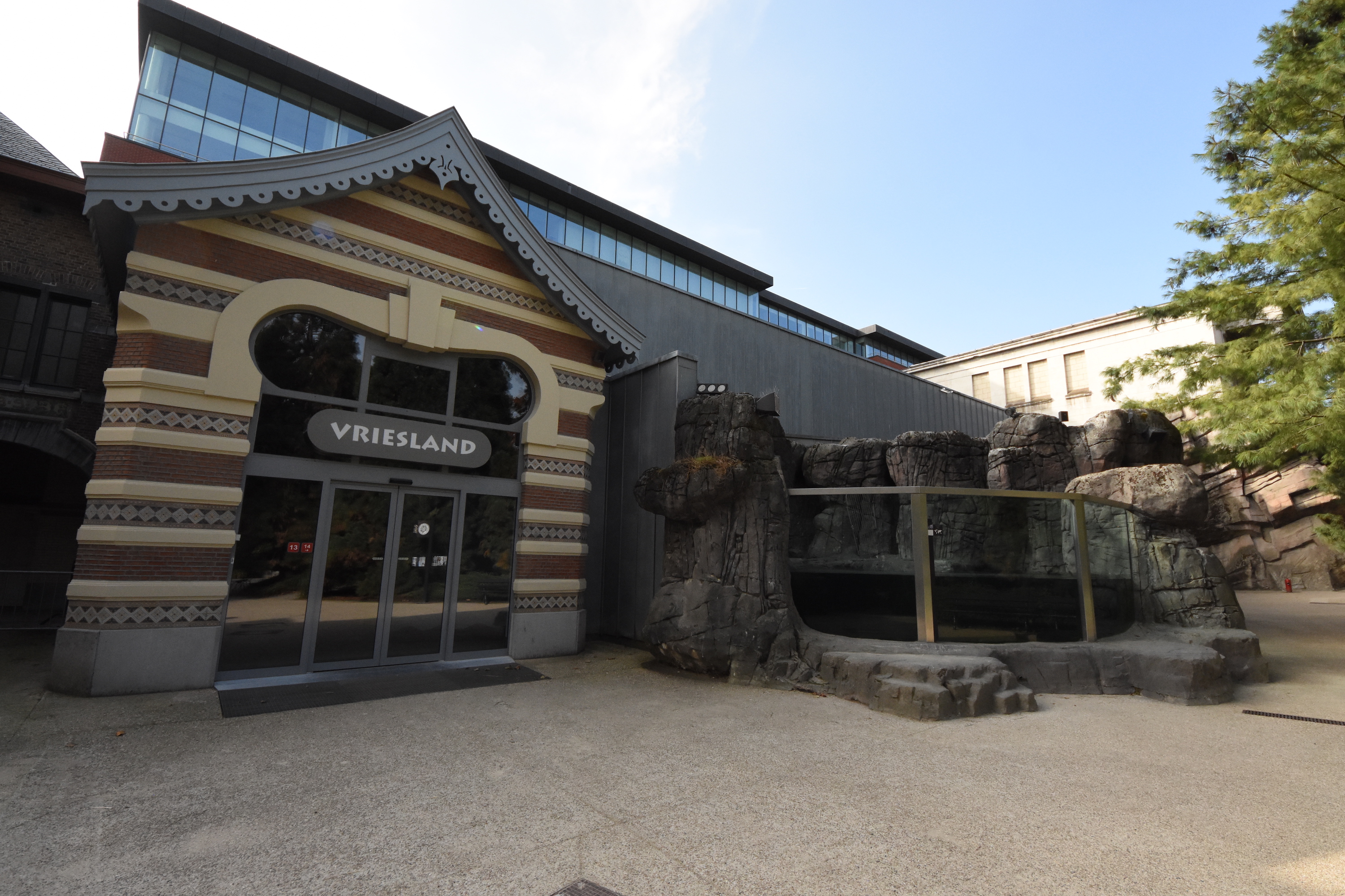 Vriesland - Seal enclosure