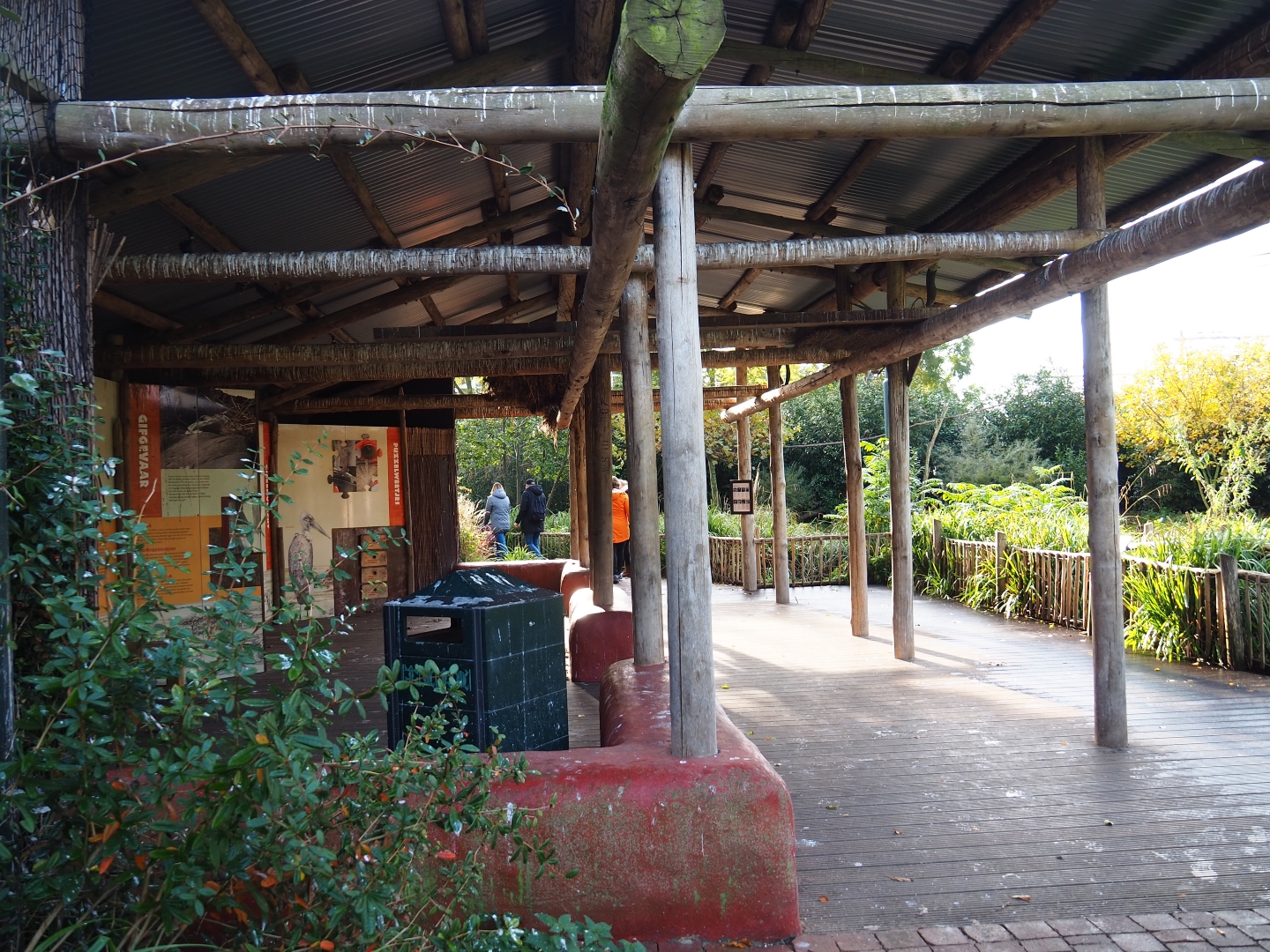 Vulture and large bird aviary viewing area (Nov 10th, 2018)