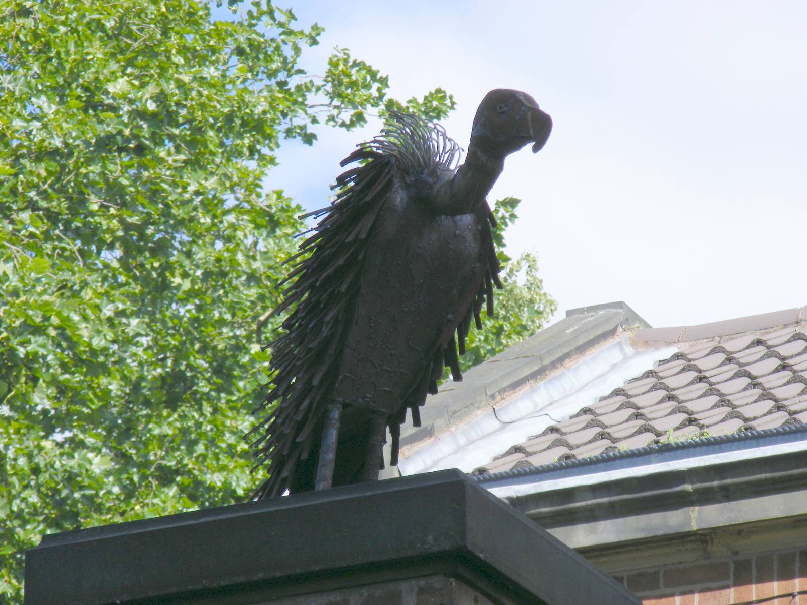 Vulture statue at Birmingham Nature Centre, 30 August 2010