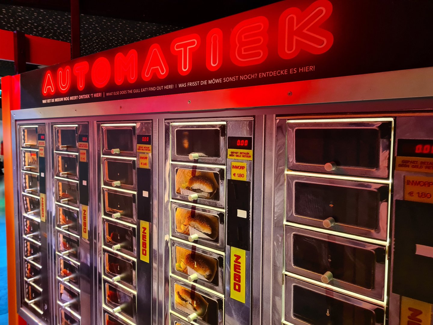 Wadden city snack bar interior