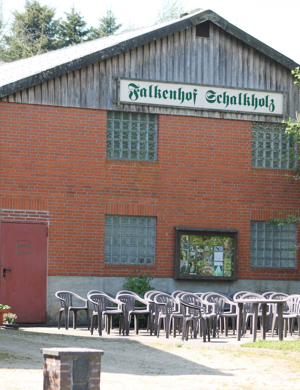 Waiting-area near entrance