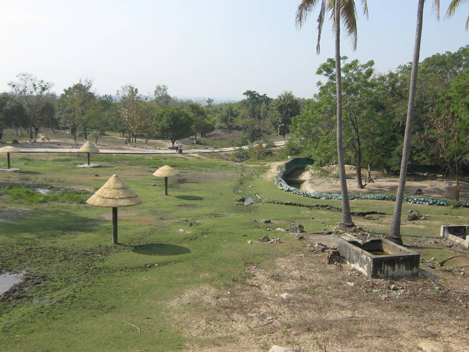 walk/drive-through enclosure