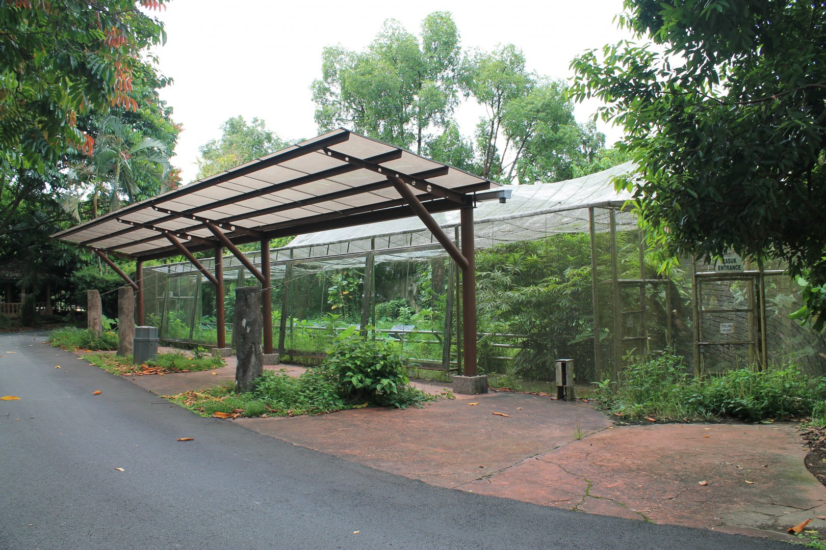 walk-through Amazon aviary (closed and empty)