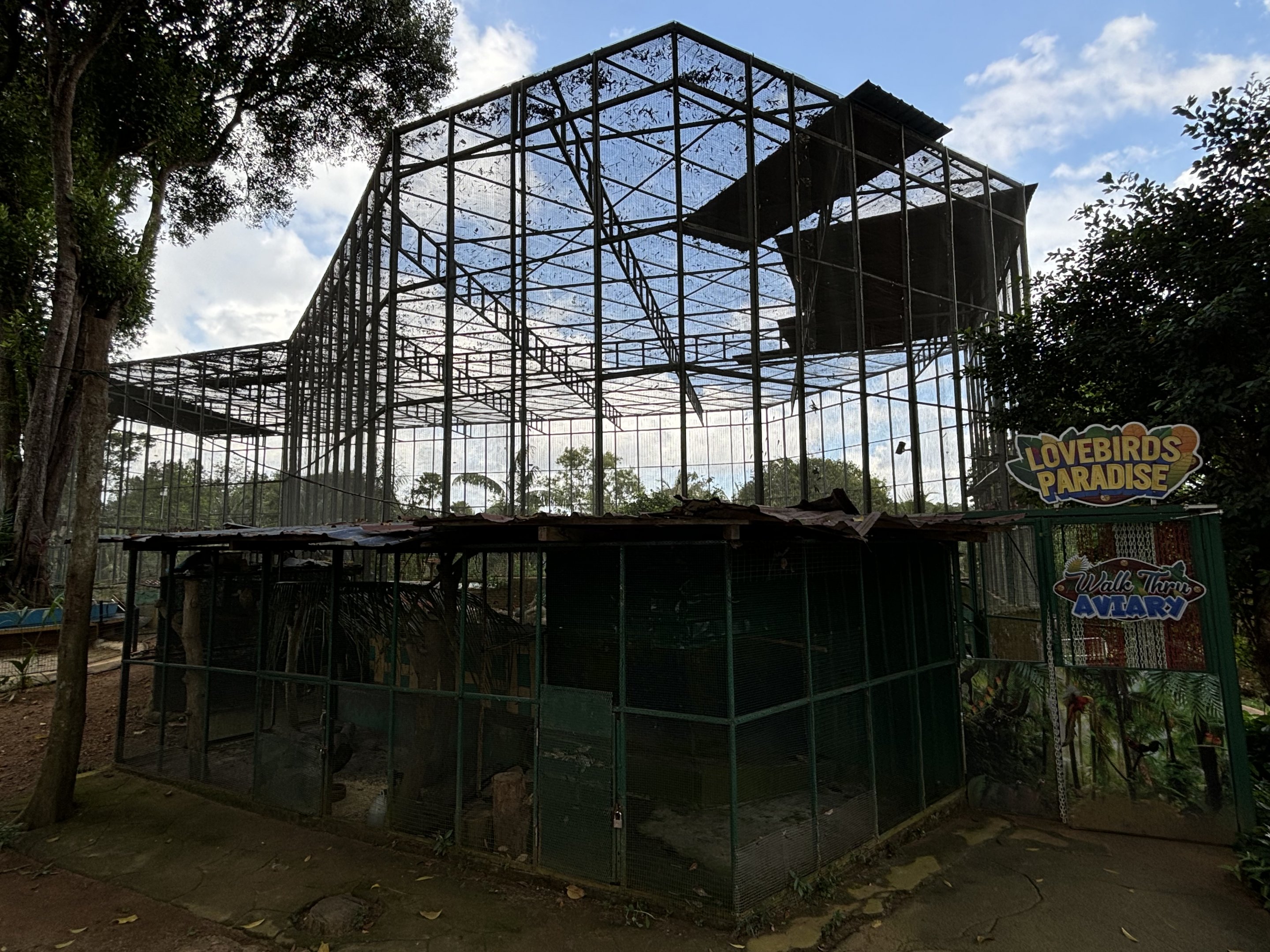 Walk-through Aviary