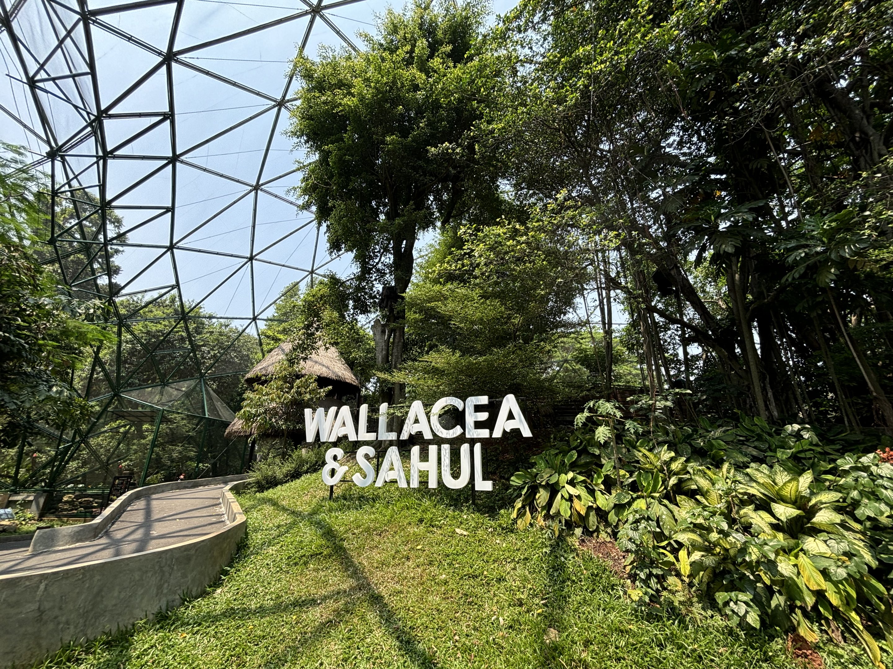 Walk-through Aviary