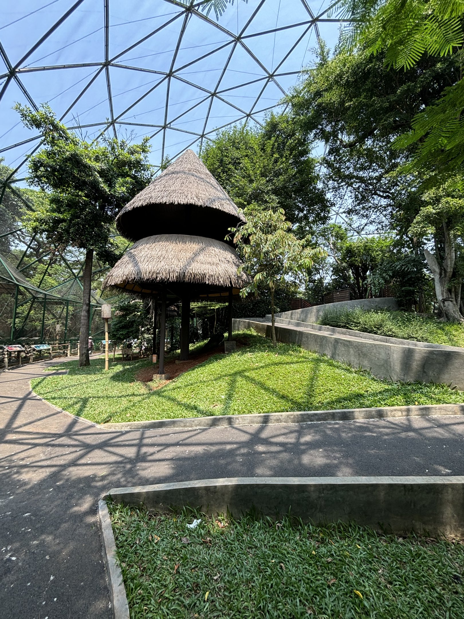 Walk-through Aviary