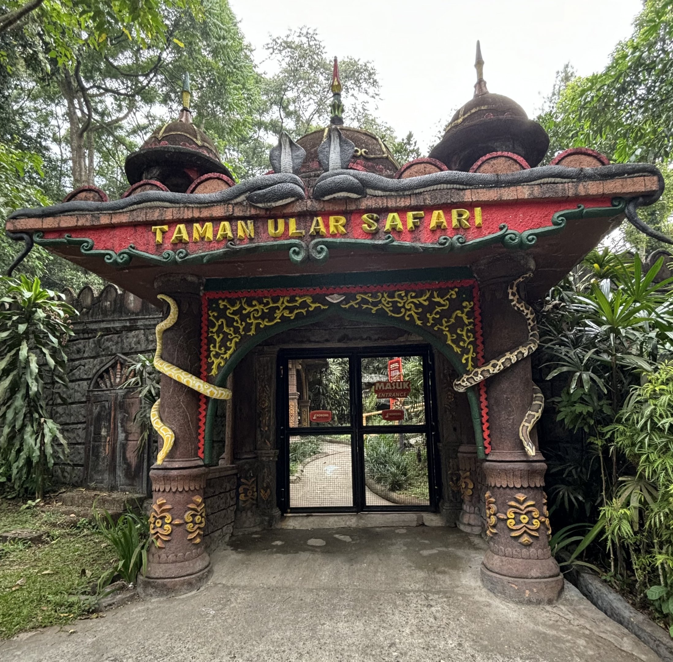 Walk-through Snake Habitat