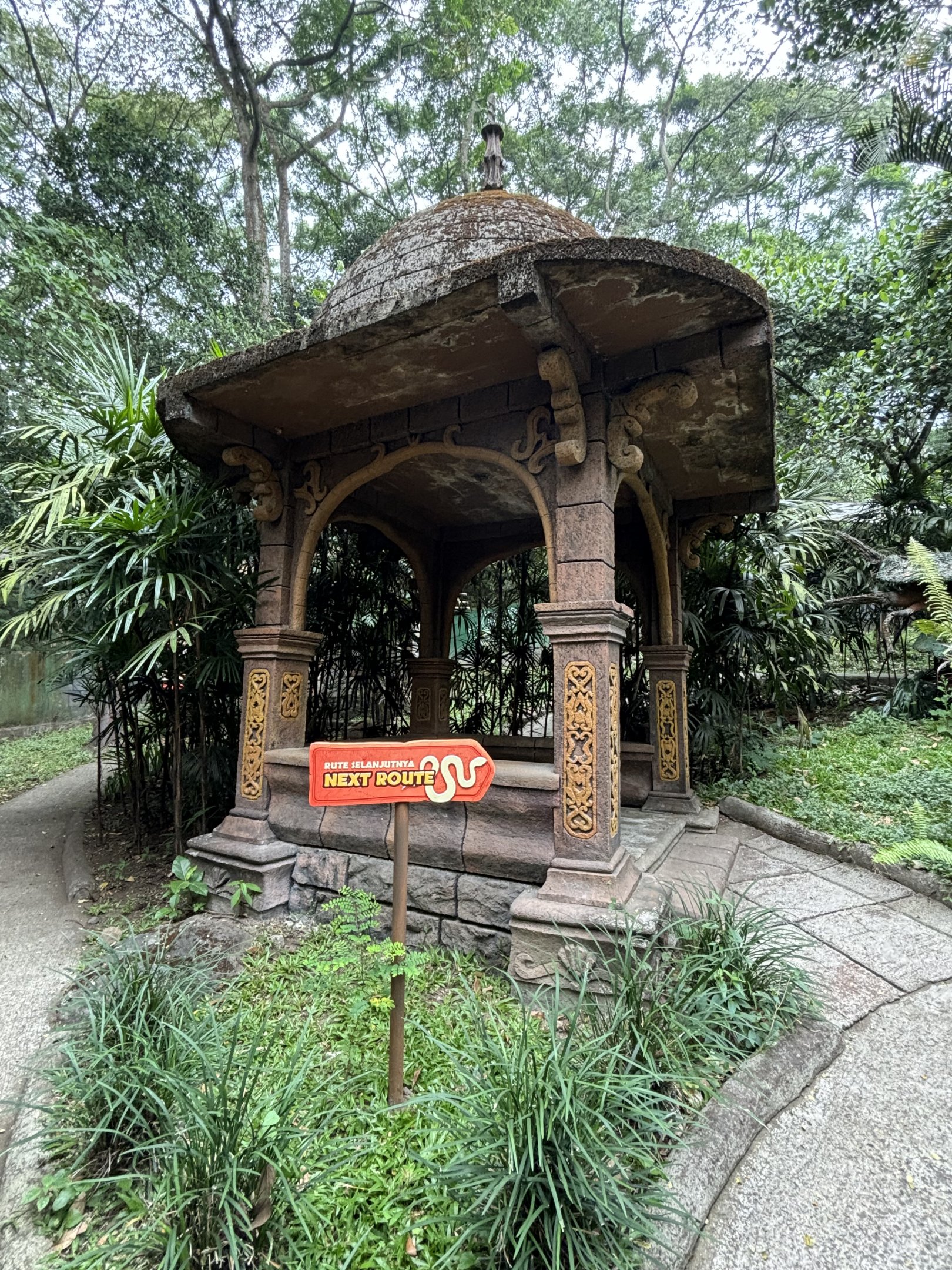 Walk-through Snake Habitat