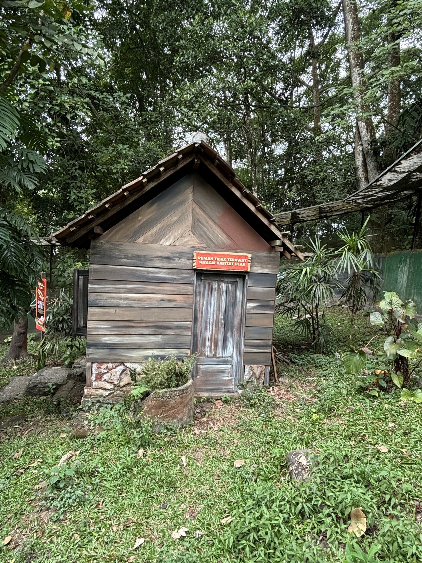 Walk-through Snake Habitat