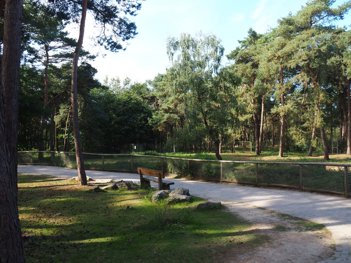 Walking safari pathway and spotted hyena viewing area, 2019-09-15