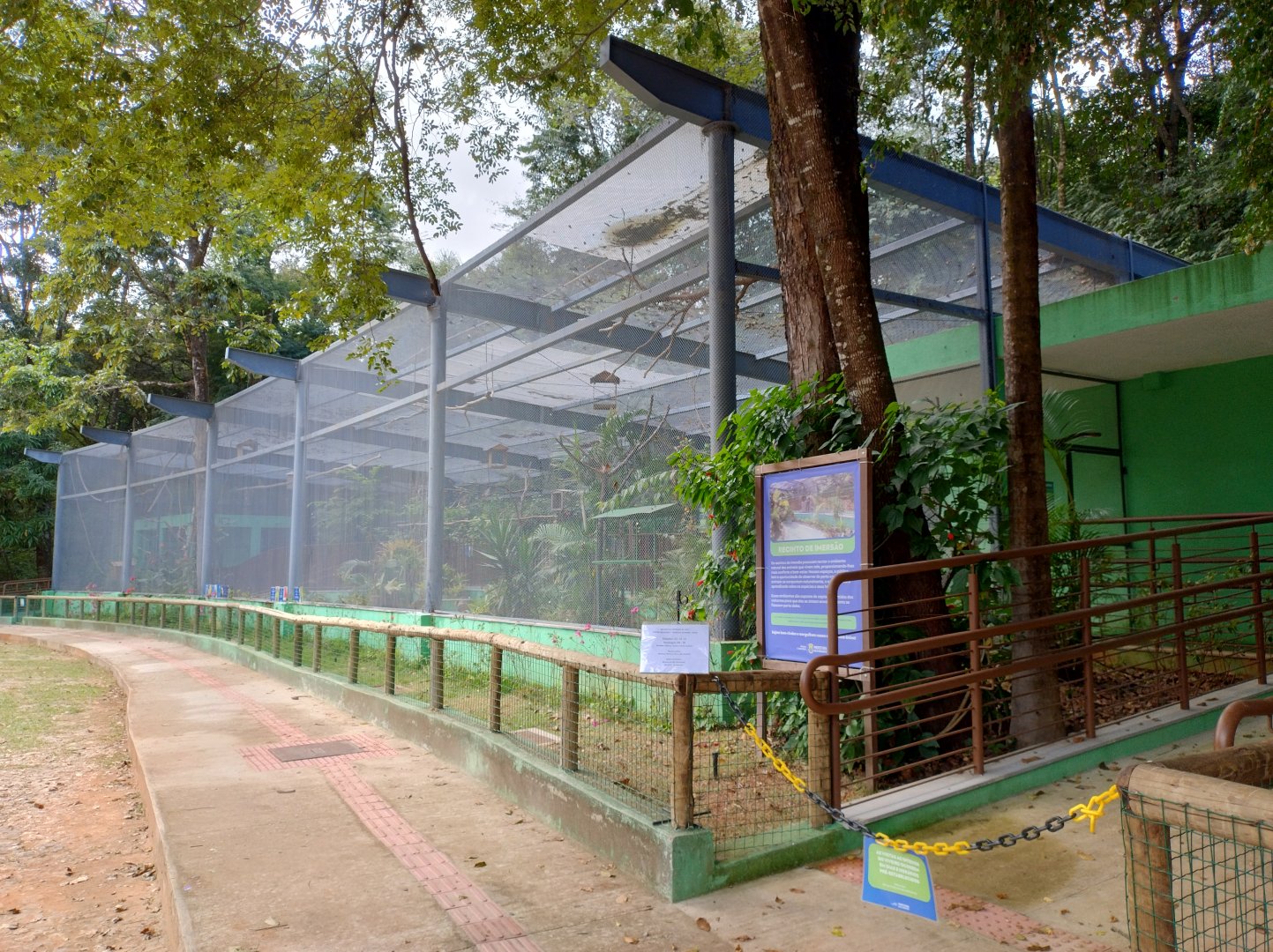 Walkthrough aviary - Belo Horizonte zoo