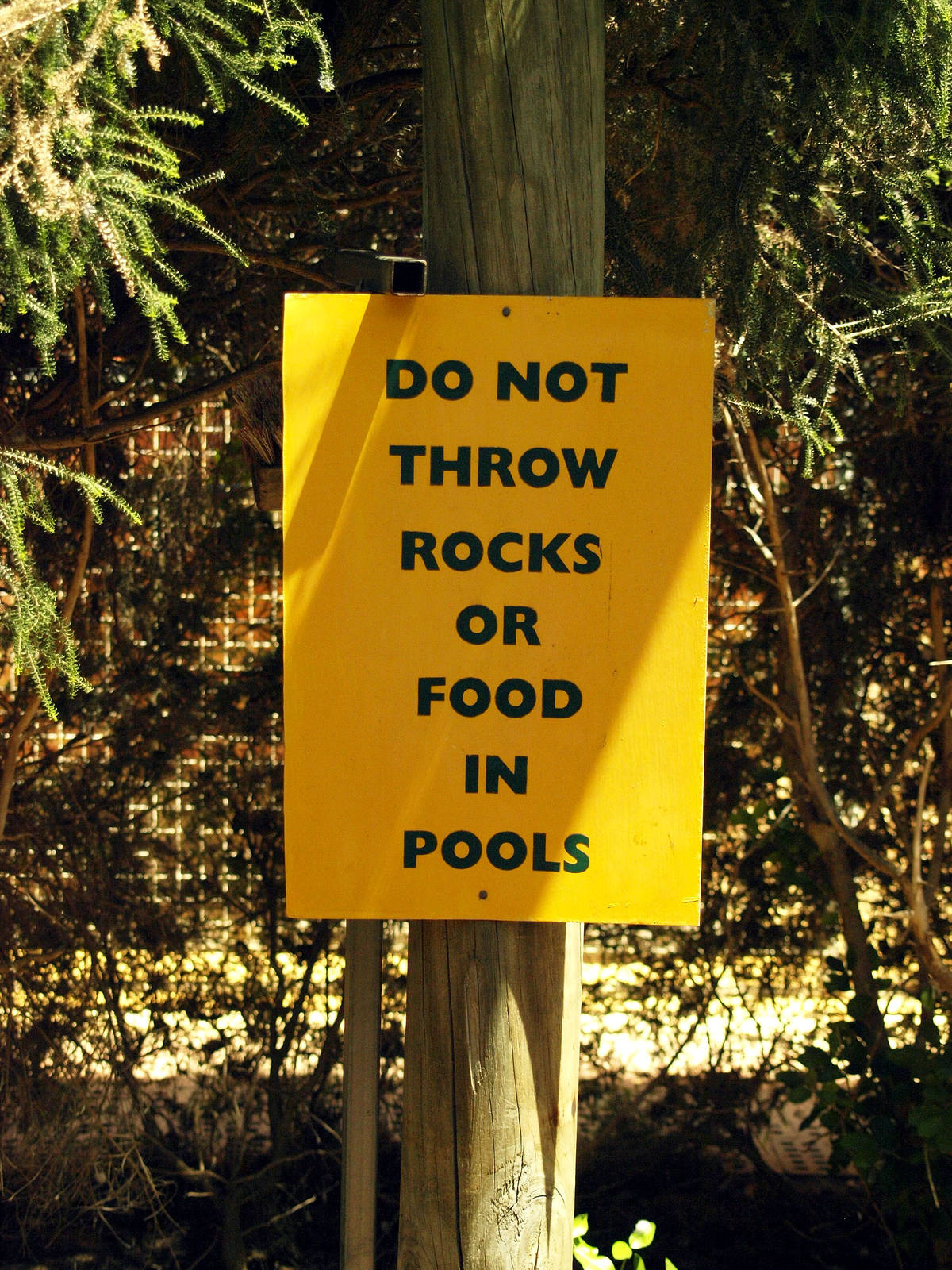 Walkthrough aviary signage