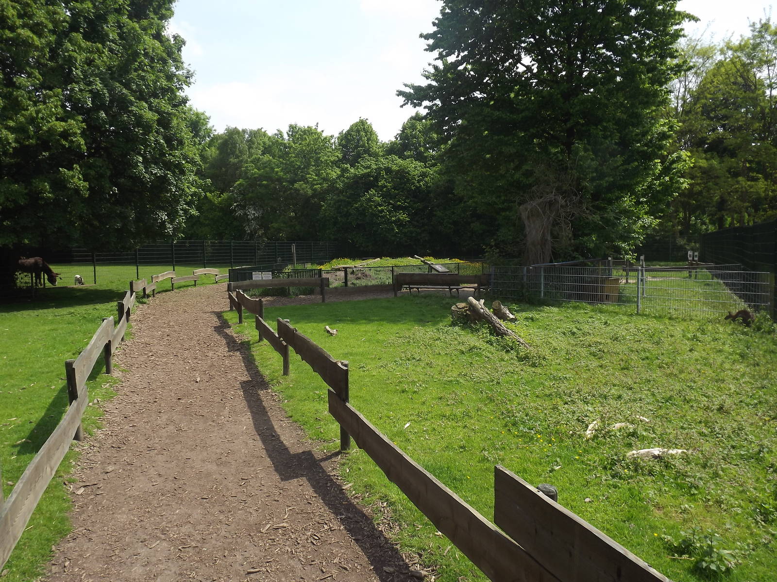 Walkthrough enclosure