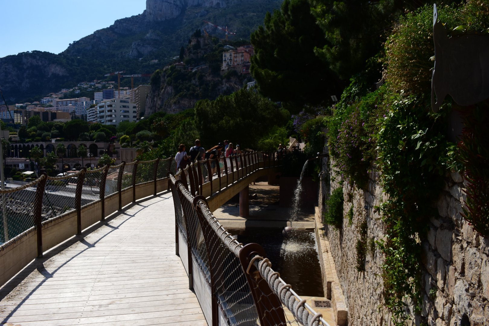 Walkthrough over the hippo exhibit