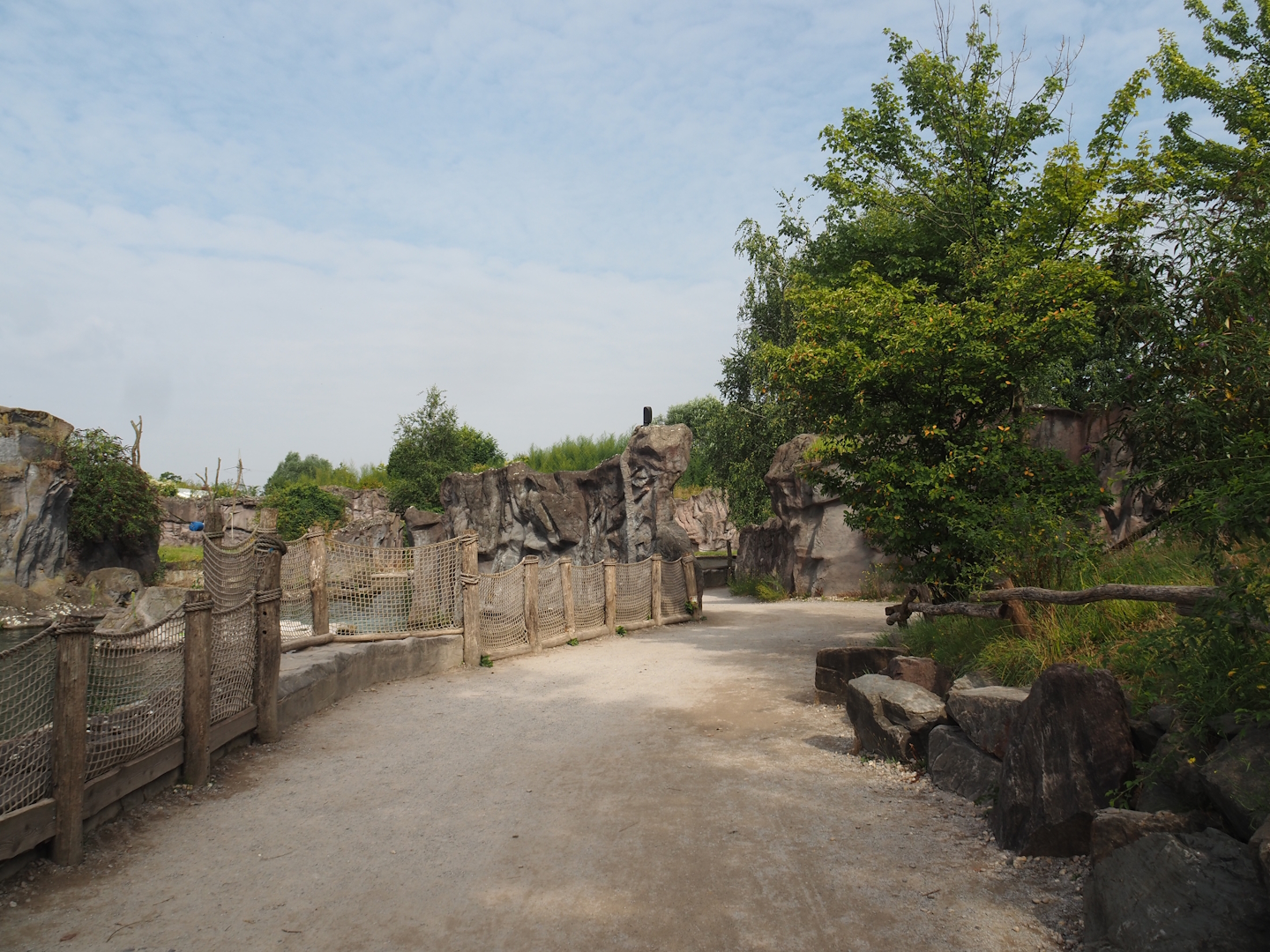 Walkway alongside California sea lion exhibit, 2024-08-05