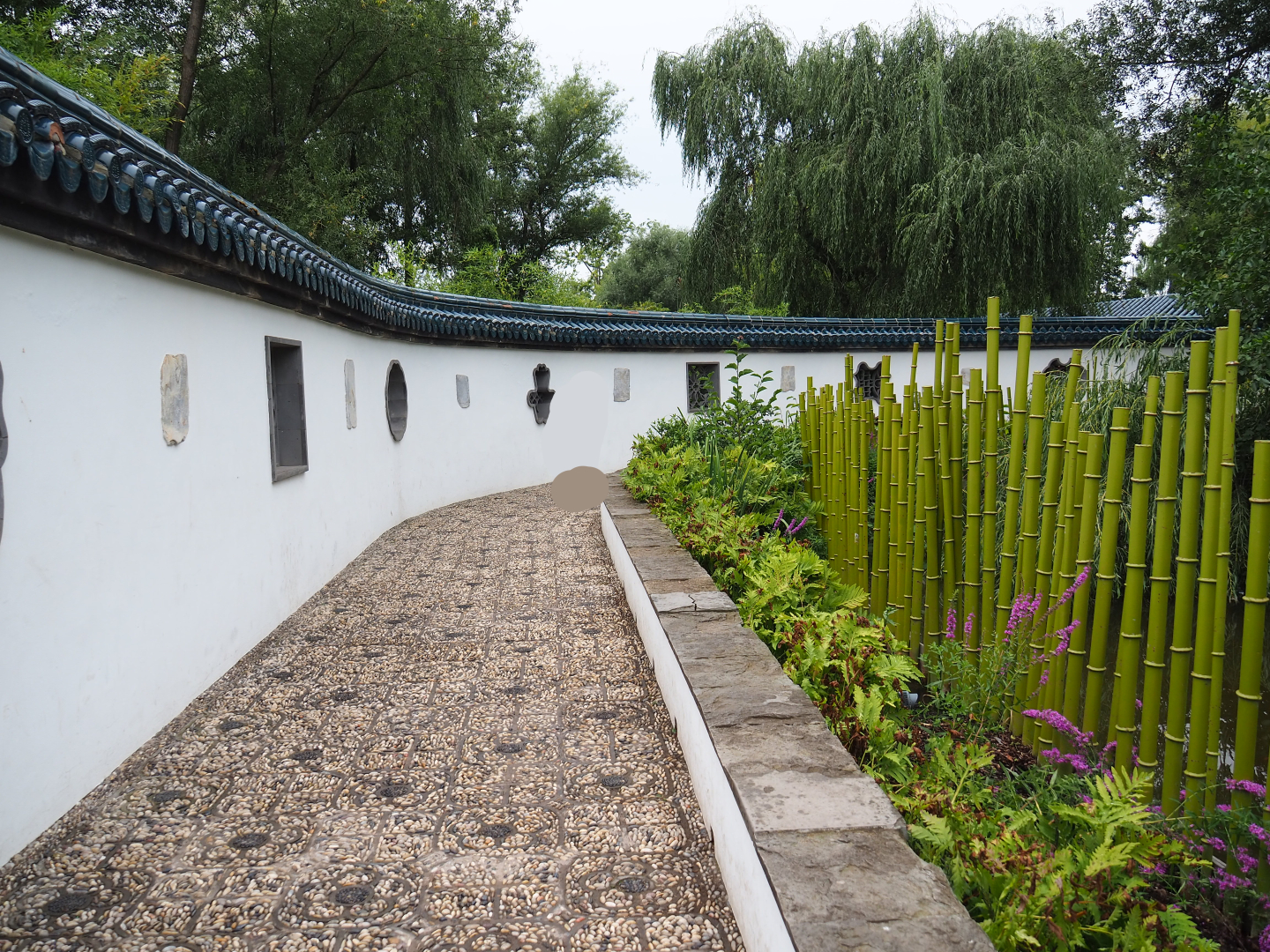 Walkway and Chinese wall near Bharal exhibit, 2020-09-03