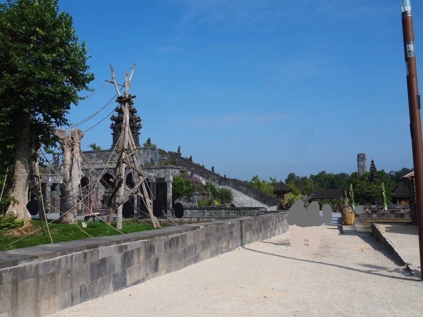 Walkway and viewing area in the orangutan area, 2021-09-02