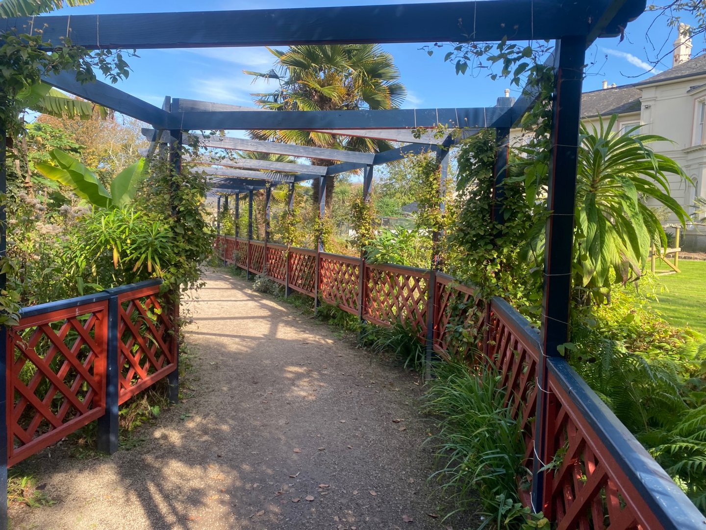 Walkway from Golden eagle aviary towards rest of park 081023