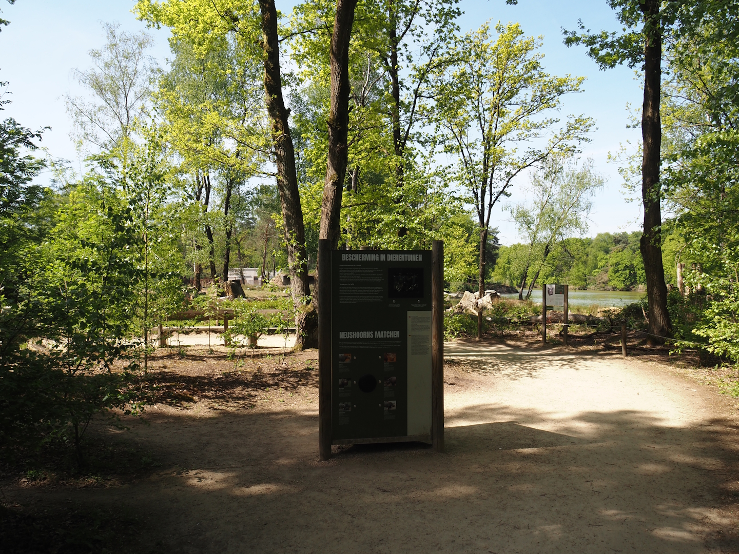 Walkway near the black rhinoceros exhibit, 2025-04-30