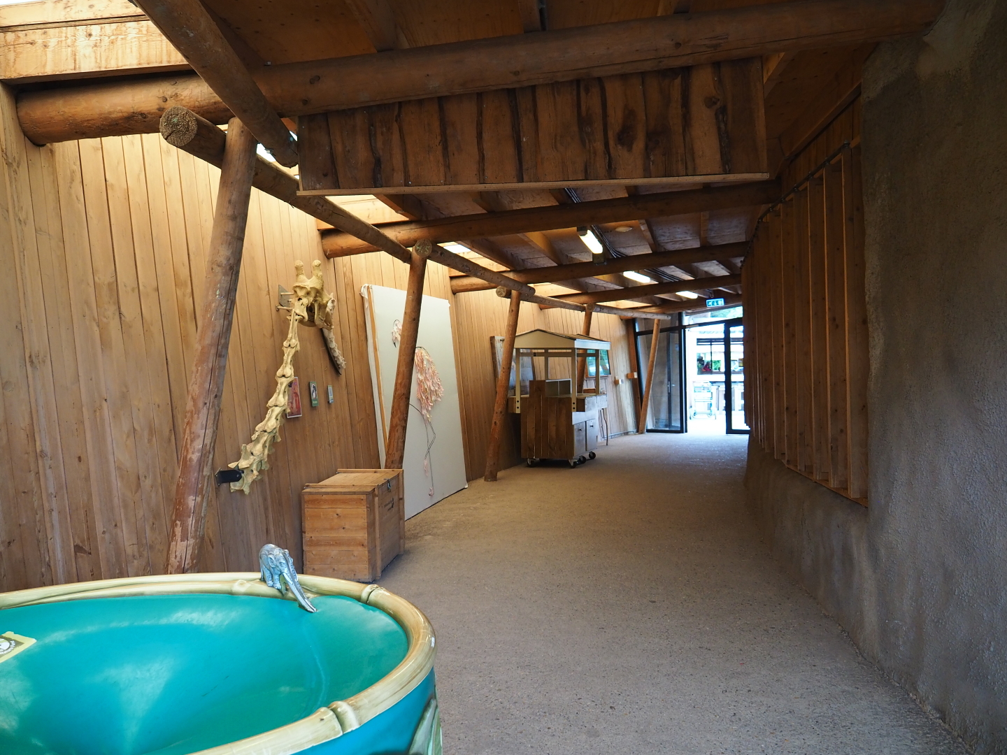 Walkway through the savanna house, 2019-07-21