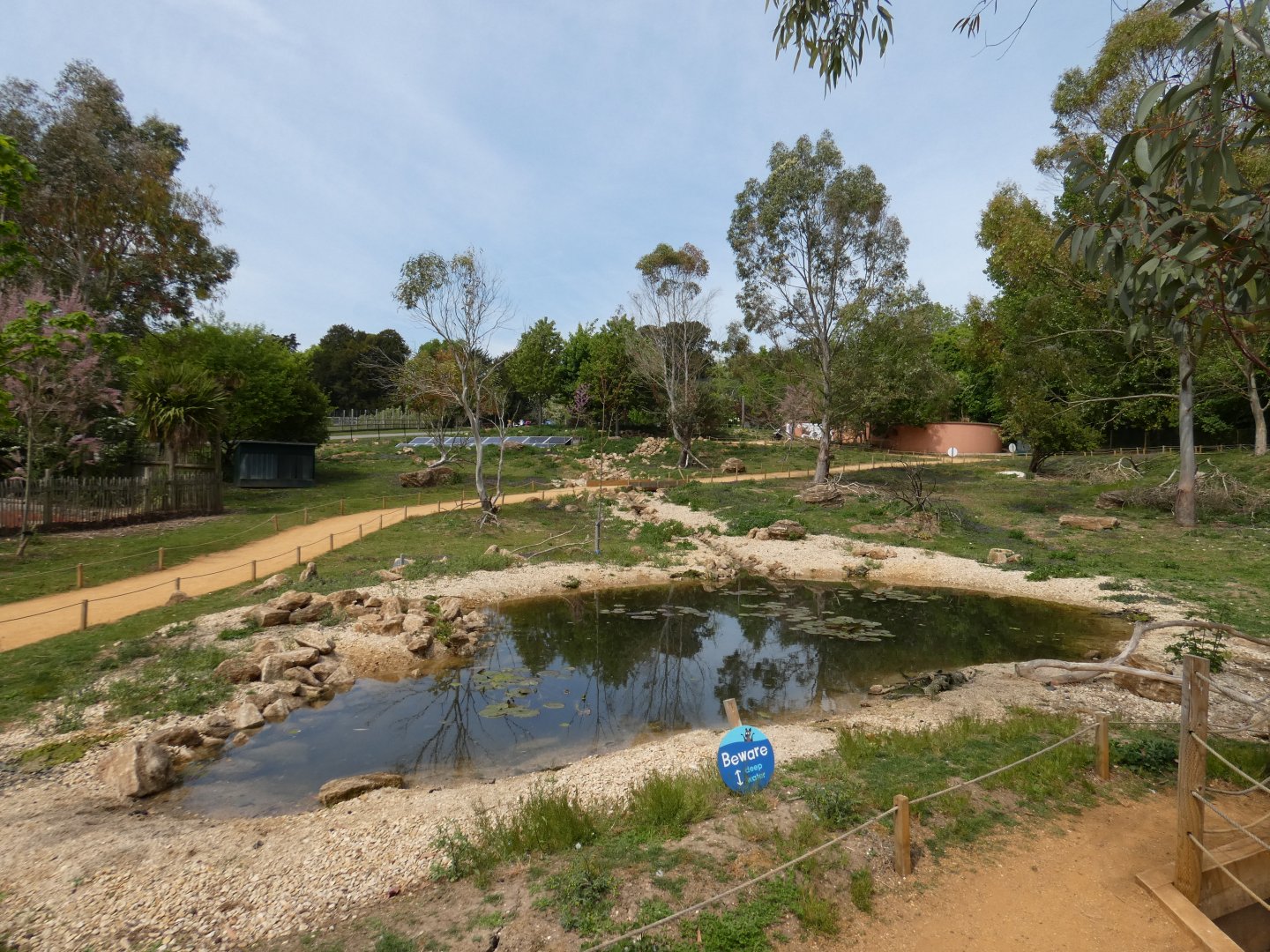 Wallaby walk-through enclosure