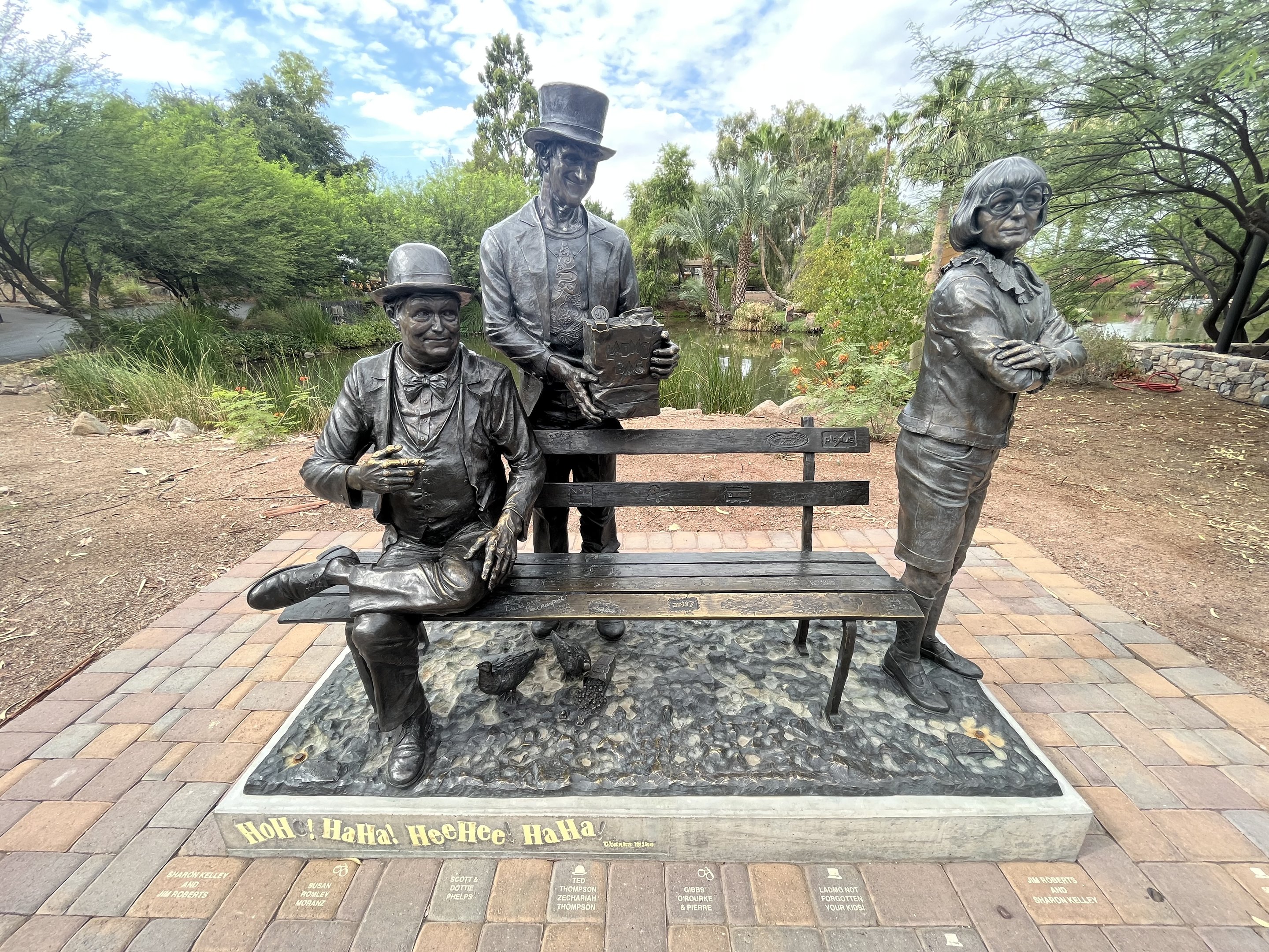 Wallace and Ladmo Show - Statue