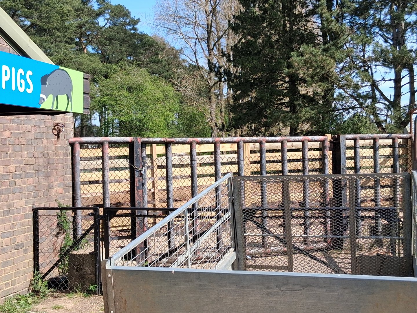 Warty pigs/spotted deer enclosure