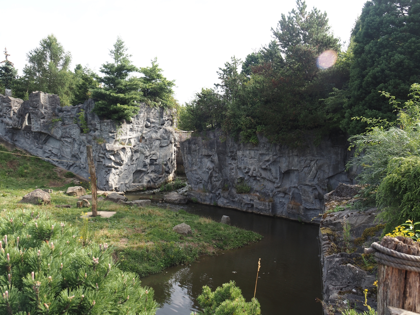 Water area and waterfall crevice in the Kamchatka brown bear exhibit, 2024-08-05