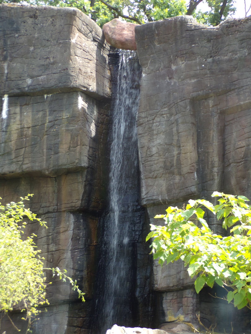 Waterfall in Sumatran tiger enclosure 6.7.23