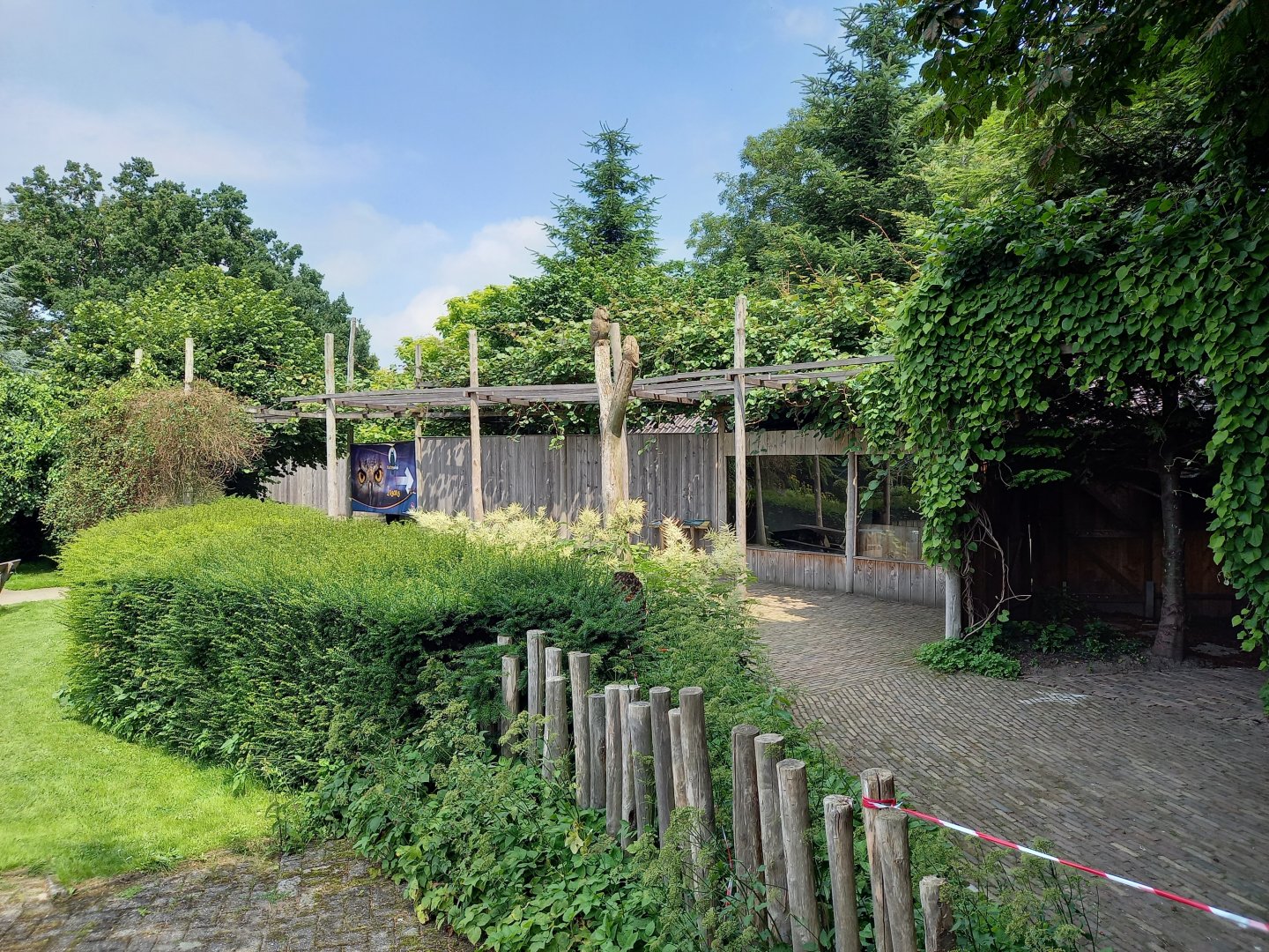 Way toward Owls and Kiwi-house