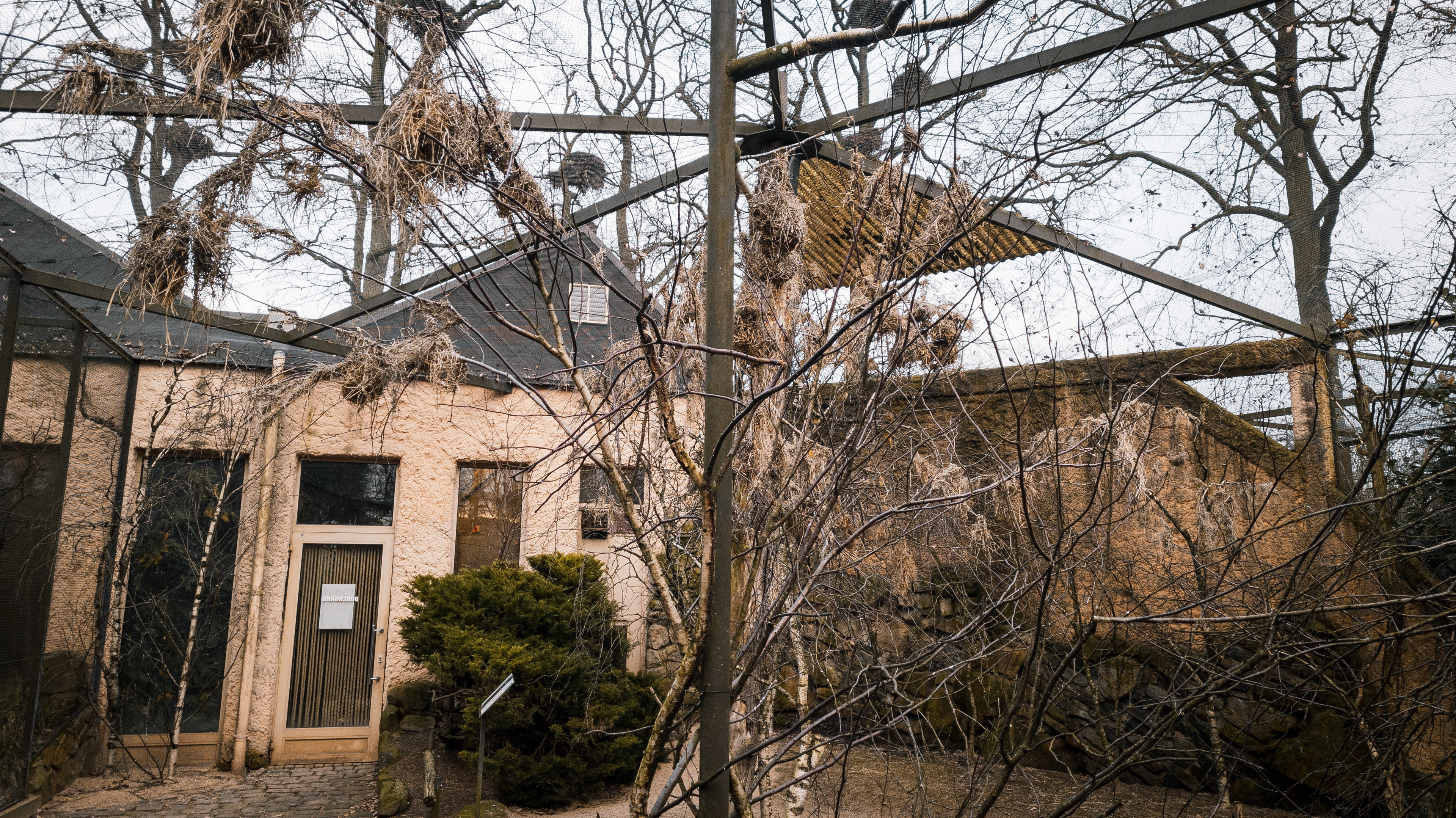 Weaver outdoor aviary