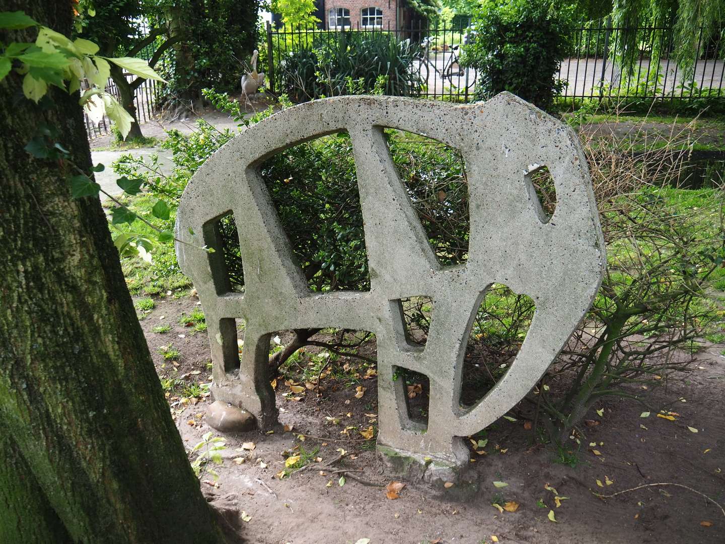 Weird elephant-shaped structure in pelican exhibit, 2019-05-25
