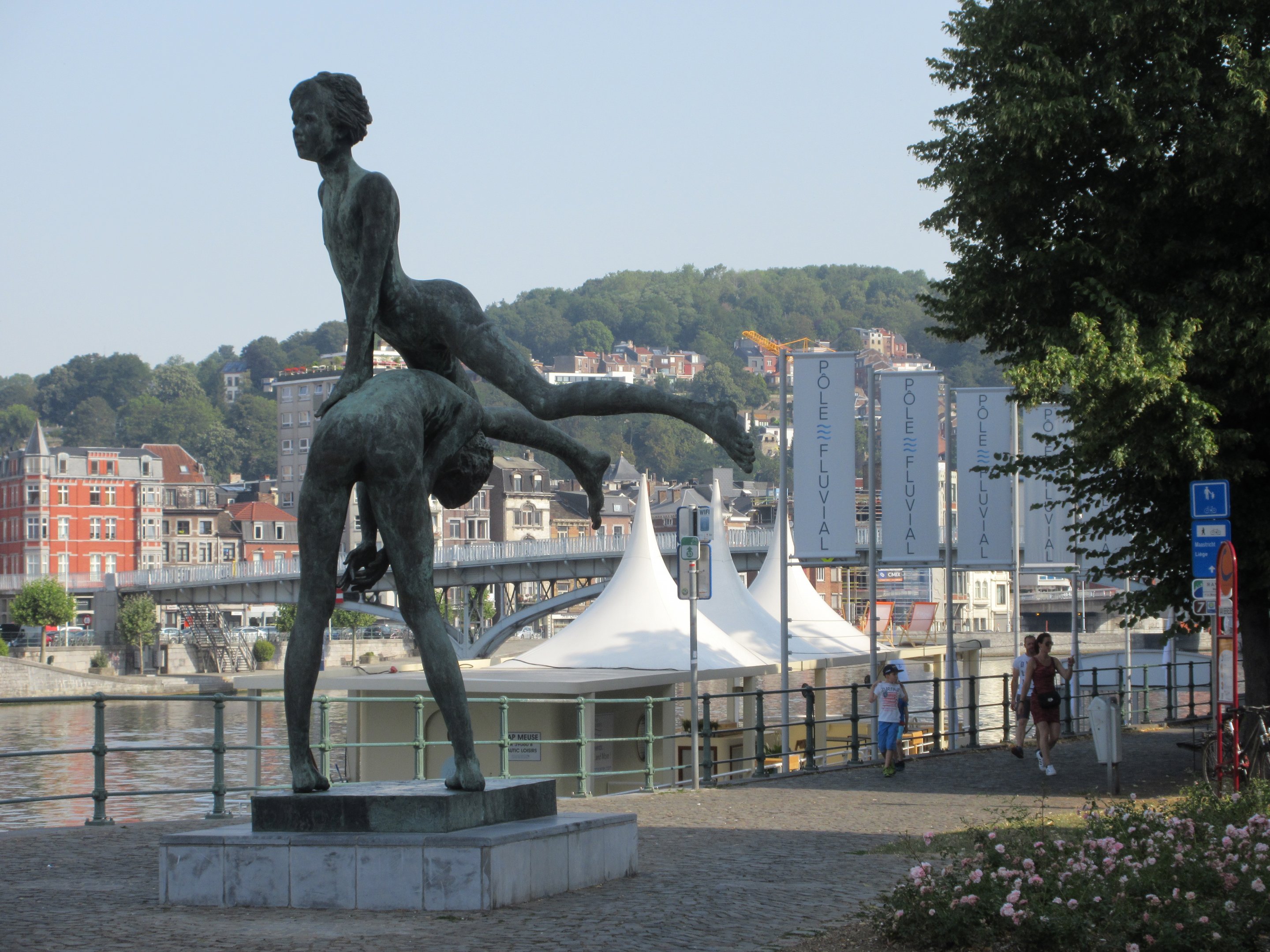 Weird, huge statue outside Aquarium-Museum