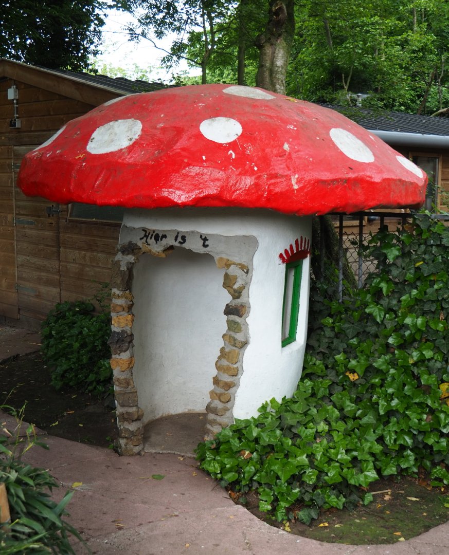 Weird mushroom decoration structure, 2019-05-25