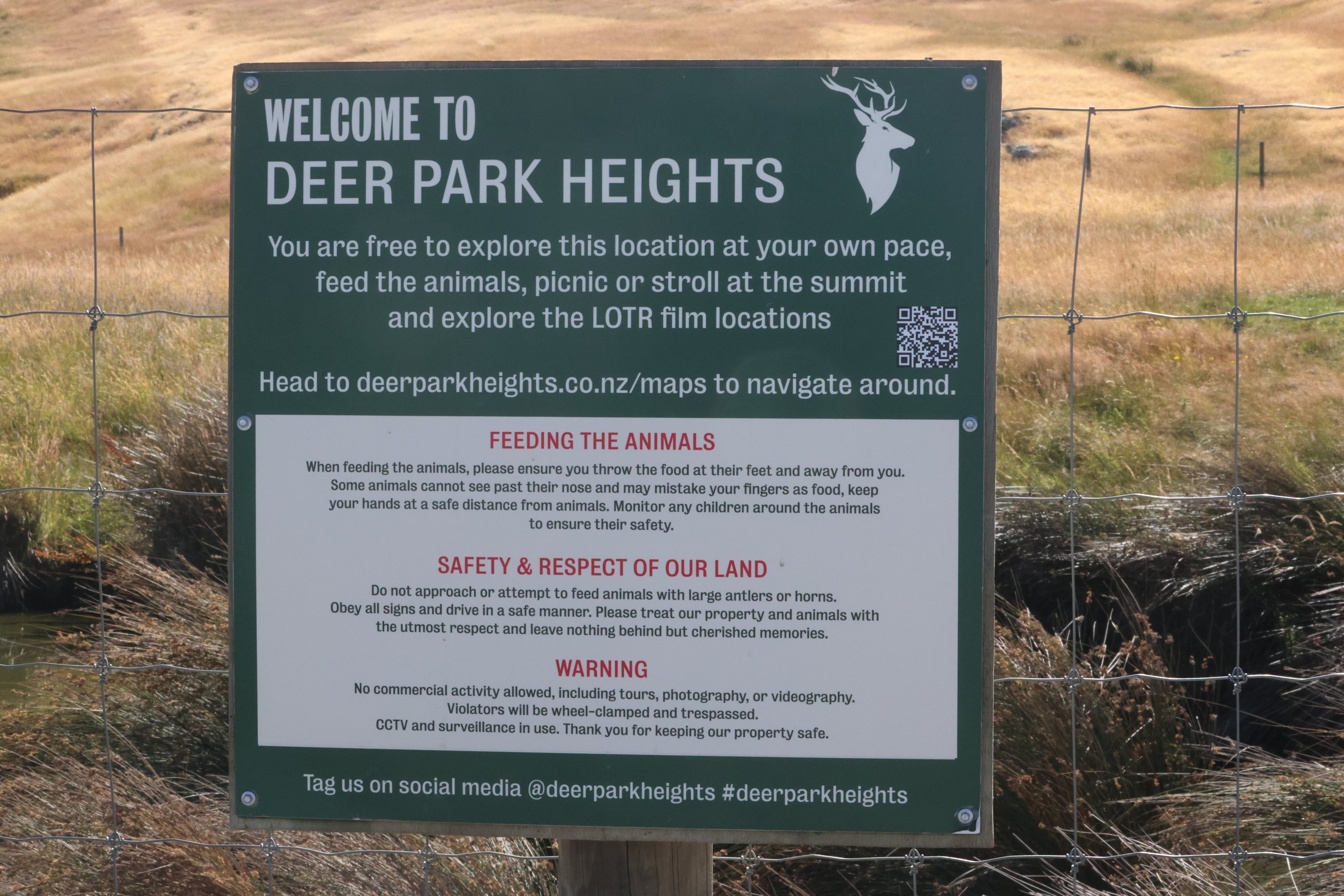 Welcome signage, Deer Park Heights (Queenstown)