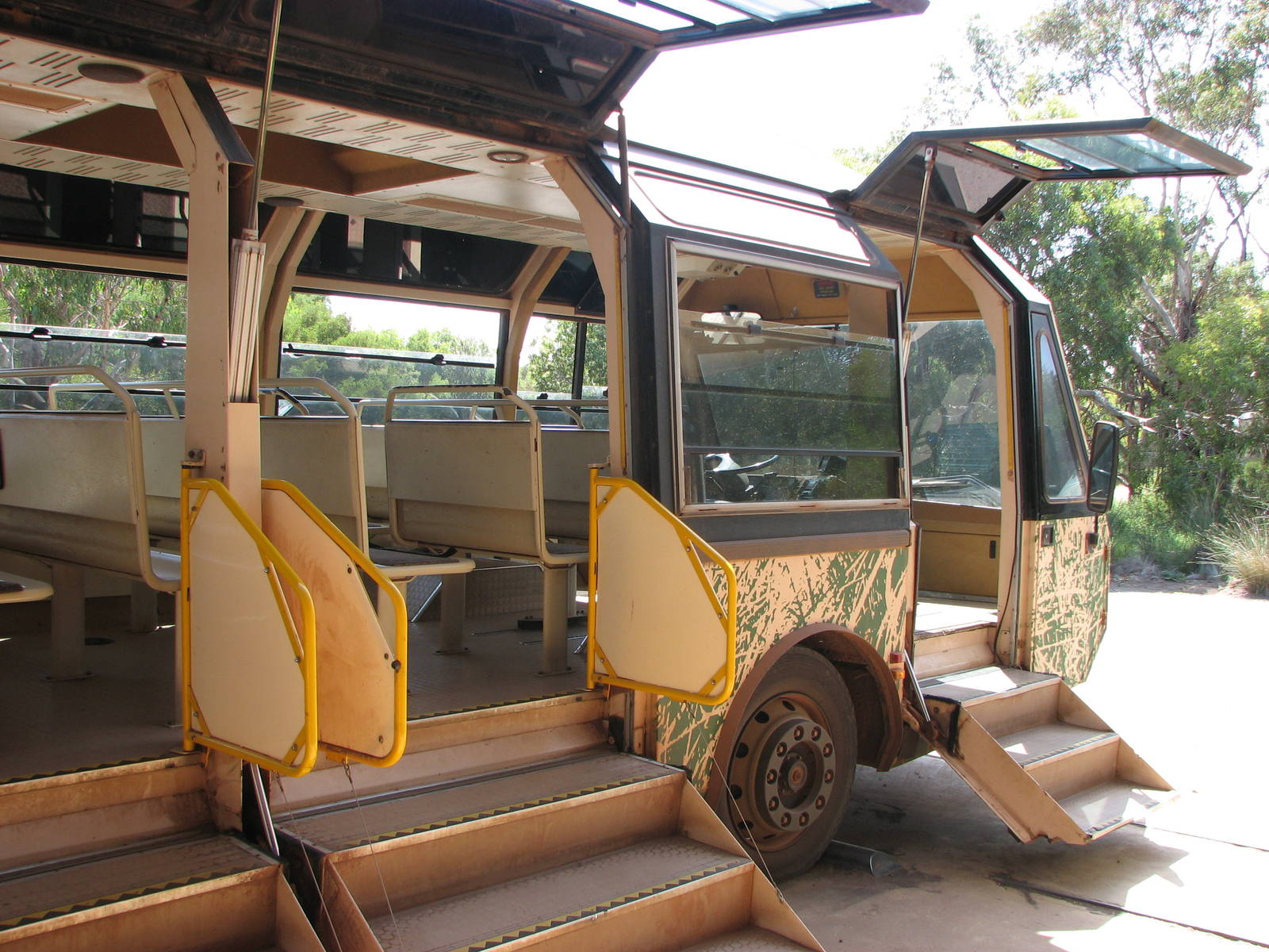 Werribee Zoo - Safari bus