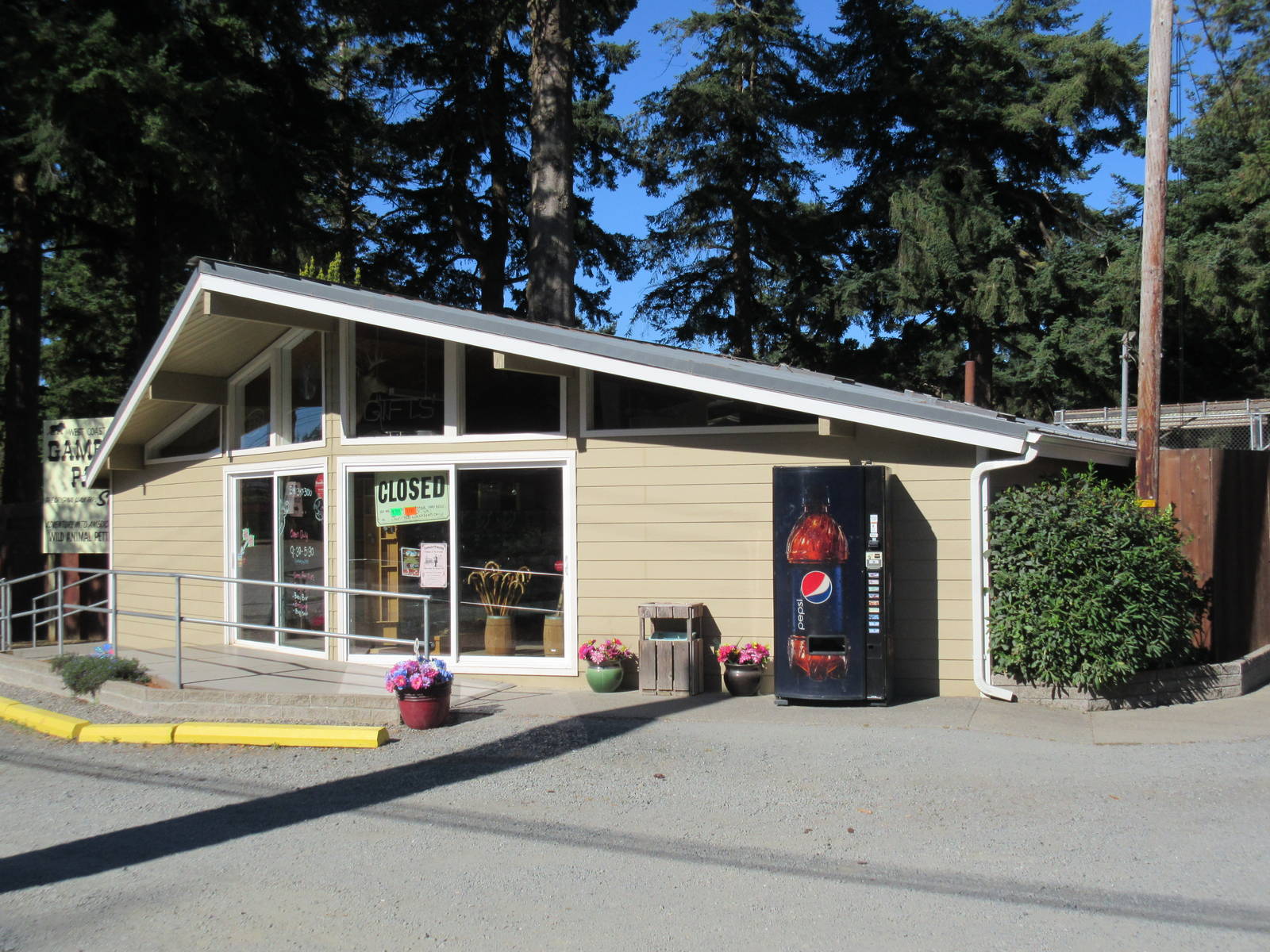 West Coast Game Park Safari (Oregon) - Entrance Building