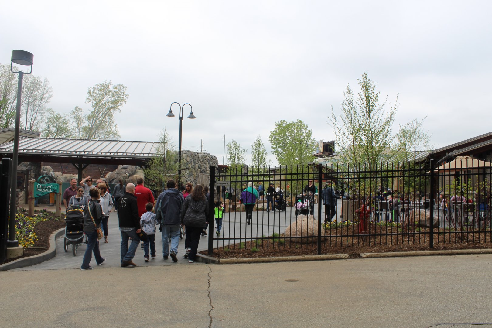 West Plaza Entrance (West Entrance, Gift Shop, Consessions and Otter Passage)