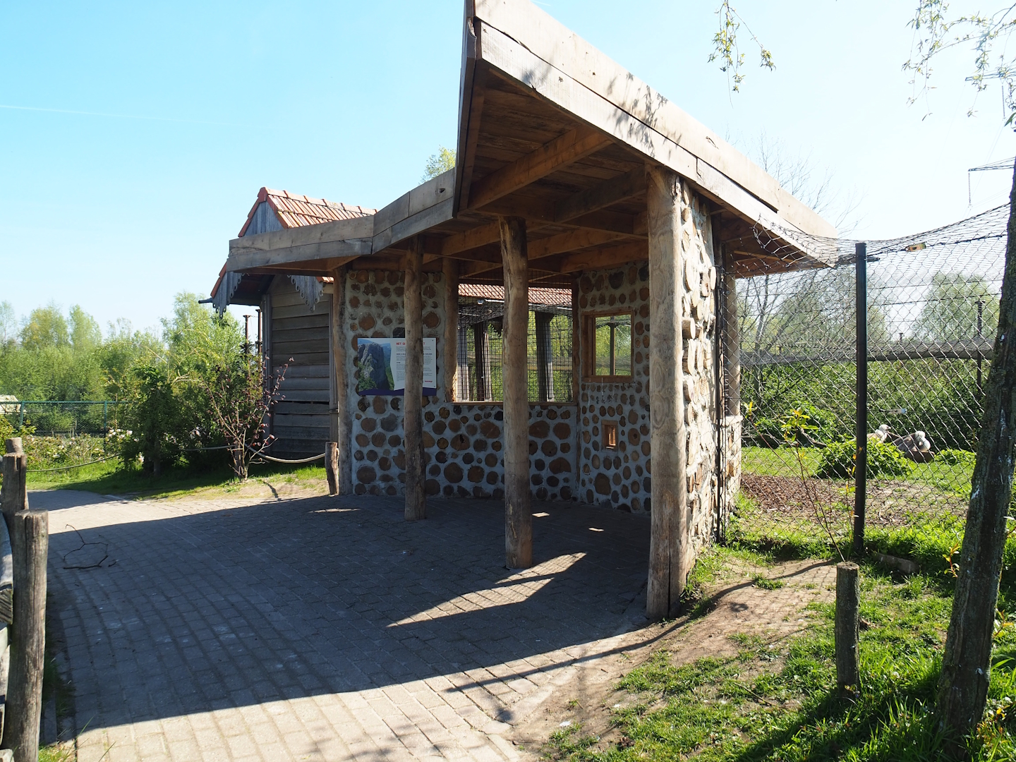 Western Eurasian griffon vulture aviary viewing area, 2023-04-30