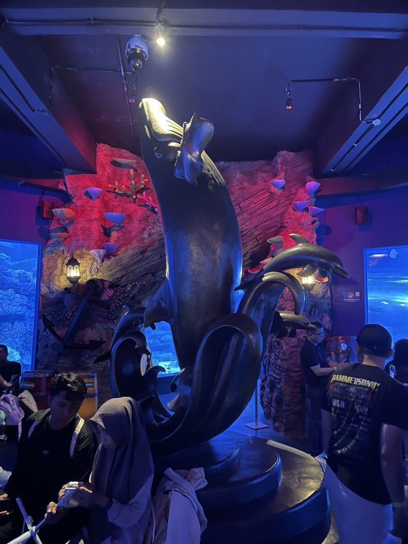 whale statue at main aquarium - BX Sea