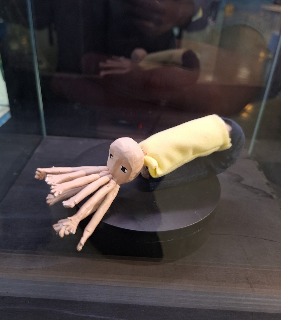 What a human with the body plan of a cephalopod would look like - Uozu Aquarium