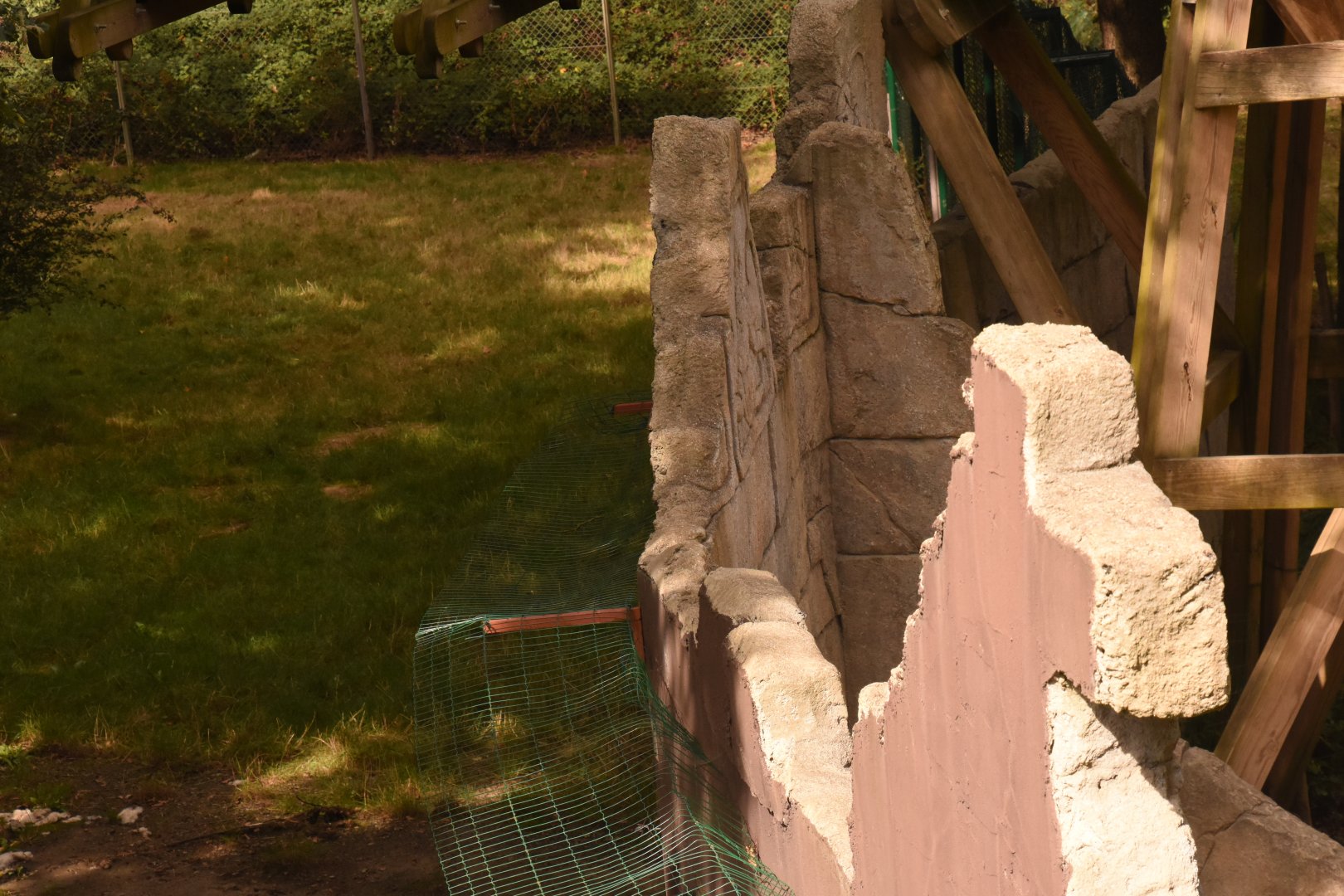 When theming only half the wall makes no sense....