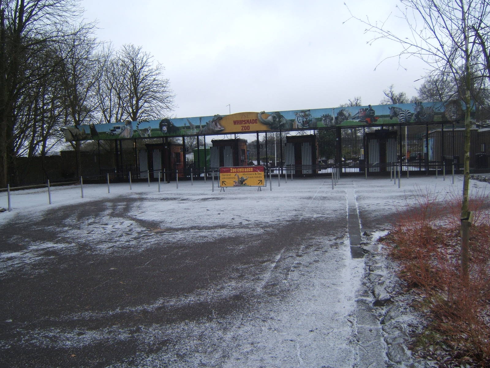 Whipsnade entrance